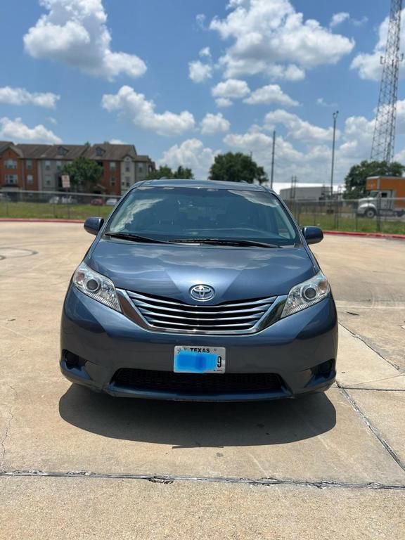 2017 Toyota Sienna (Passenger)