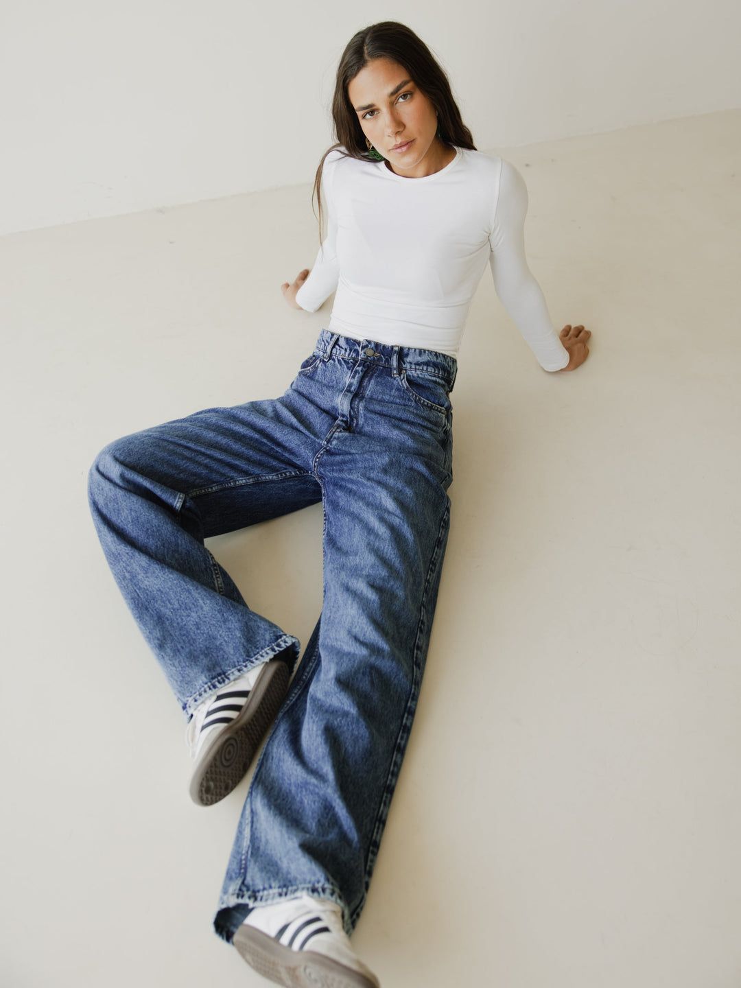 Wide Leg Straight Mid-Rise Jeans - Blue