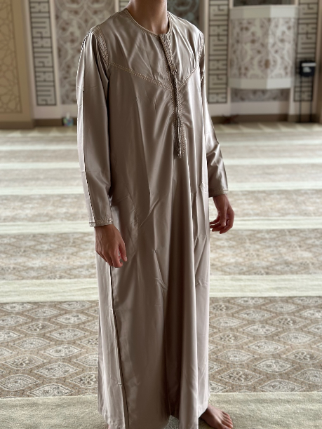 Elegant Emirati Thobe