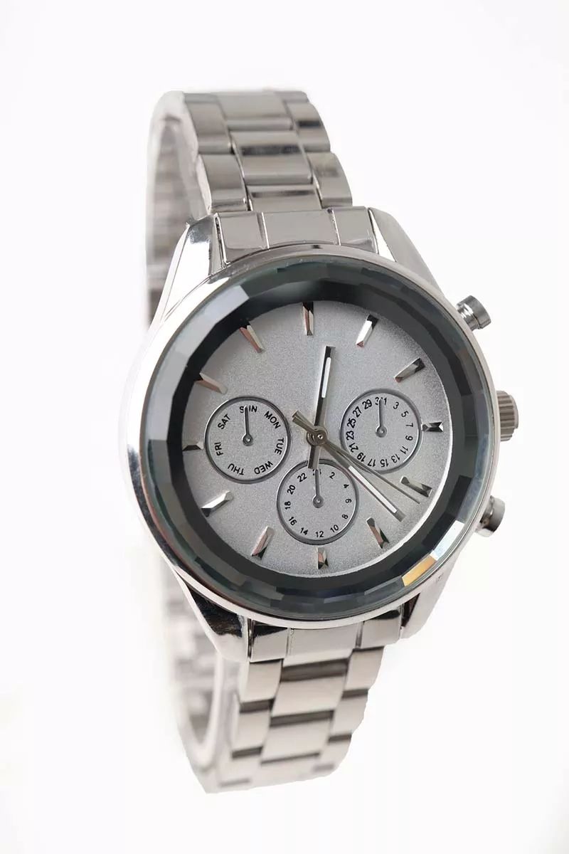 Round Dial Wristwatch