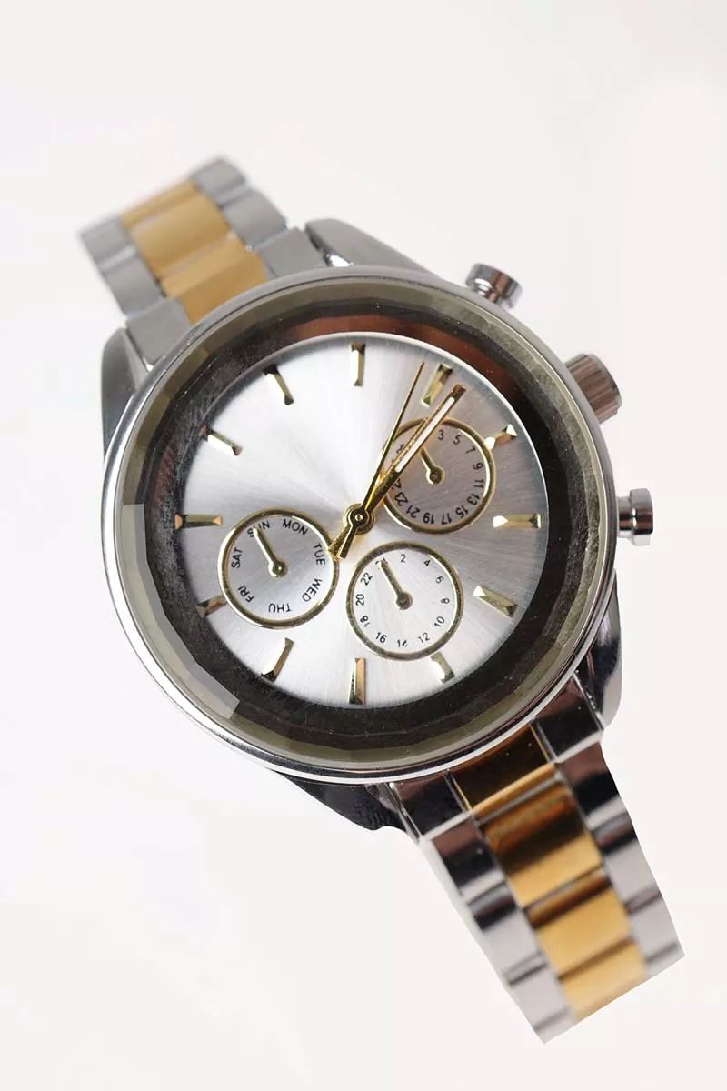 Round Dial Wristwatch